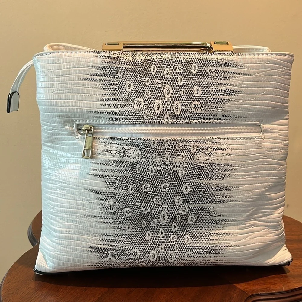 Snakeskin vintage luxury Satchel  Crossbody bag  goldtone HW  White/ Black  NWOT